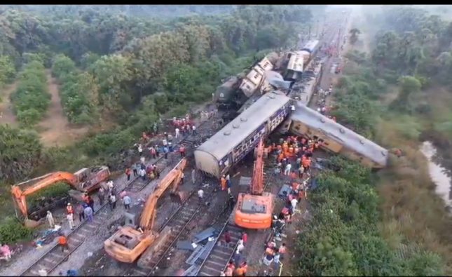 विजयनगरम ट्रेन दुर्घटना का कारण सिग्नलिंग की कमी थी….अब तक 15 लोगों की मौत हो चुकी है….100 से अधिक लोग गंभीर रूप से घायल
